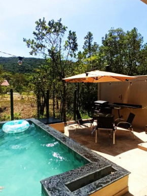 Casa duplex nova com piscina em Mariscal, Bombinhas